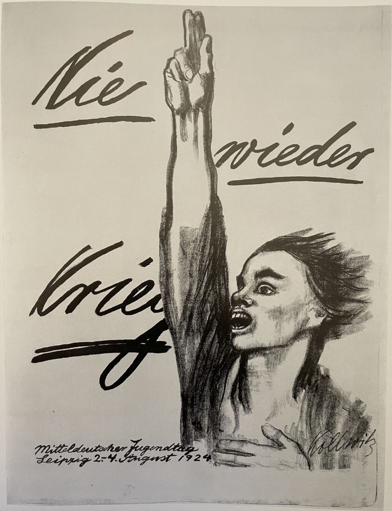 Poster showing a woman with hand raised for an oath and the German slogan "Nie wieder Krieg" (never again war) and the caption "Mitteldeutscher Jugendtag Leipzig 2.-4. August 1924".