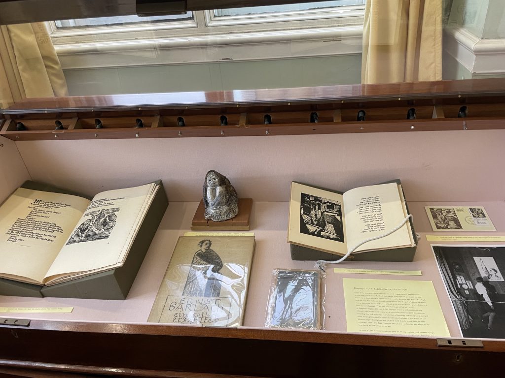 Photograph of a Display Cabinet in the Voltaire Room of the Taylor Institution Library with Reinhold von Walther, Der Kopf. Ein Gedicht (Berlin: Paul Cassirer Verlag, 1919) (see image on the right).
Ernst Barlach, Ein selbsterzähltes Leben (Berlin: Paul Cassirer Verlag, 1928). First edition, with front-cover lithograph derived from his image of Martin Luther in Kriegszeit, also featuring in this exhibition. The 73 pages of text are characteristically idiosyncratic and to some extent a vehicle for some hundred illustrations, including four self-portraits, reproduction of drawings and lithographs, many of these deriving from his Ukrainian sketchbooks.
Ernst Barlach, Frierende Alte, brown-tinted gypsum, 1937, Laur Werkverzeichnis II, 607. This is two-third-sized copy of Ernst Barlach gypsum figure, the original of which survives at the Barlach Museum, Güstrow.
